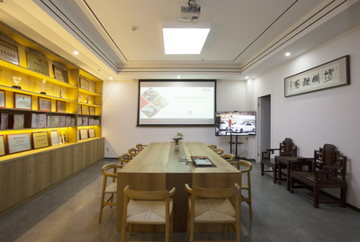 現代工業綜合體的核心設施 工廠、辦公環境與會議展覽服務